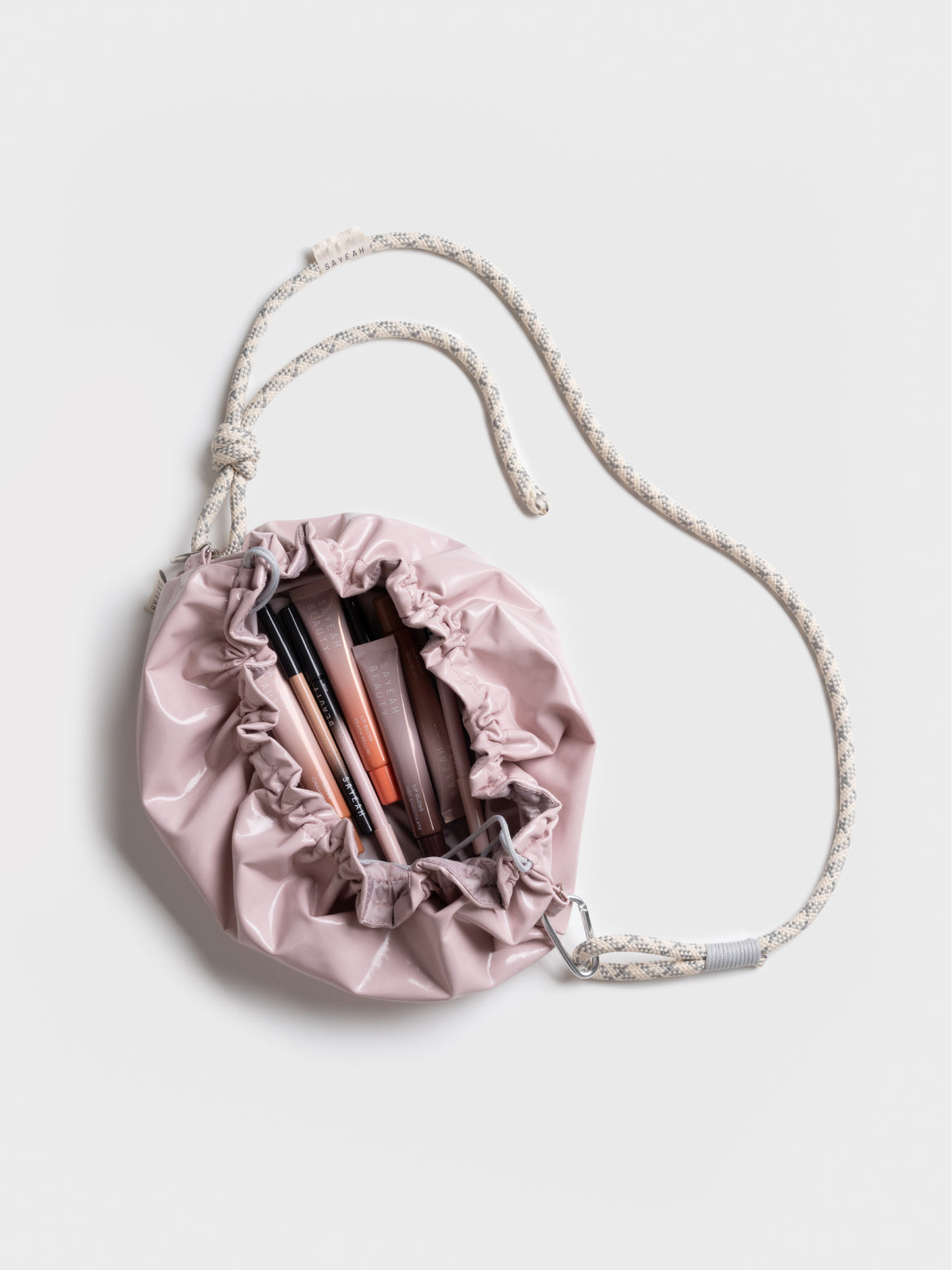 Рожева косметичка-сумка SELF-LOVE BAG GLOSSY PINK у відкритому вигляді з косметикою